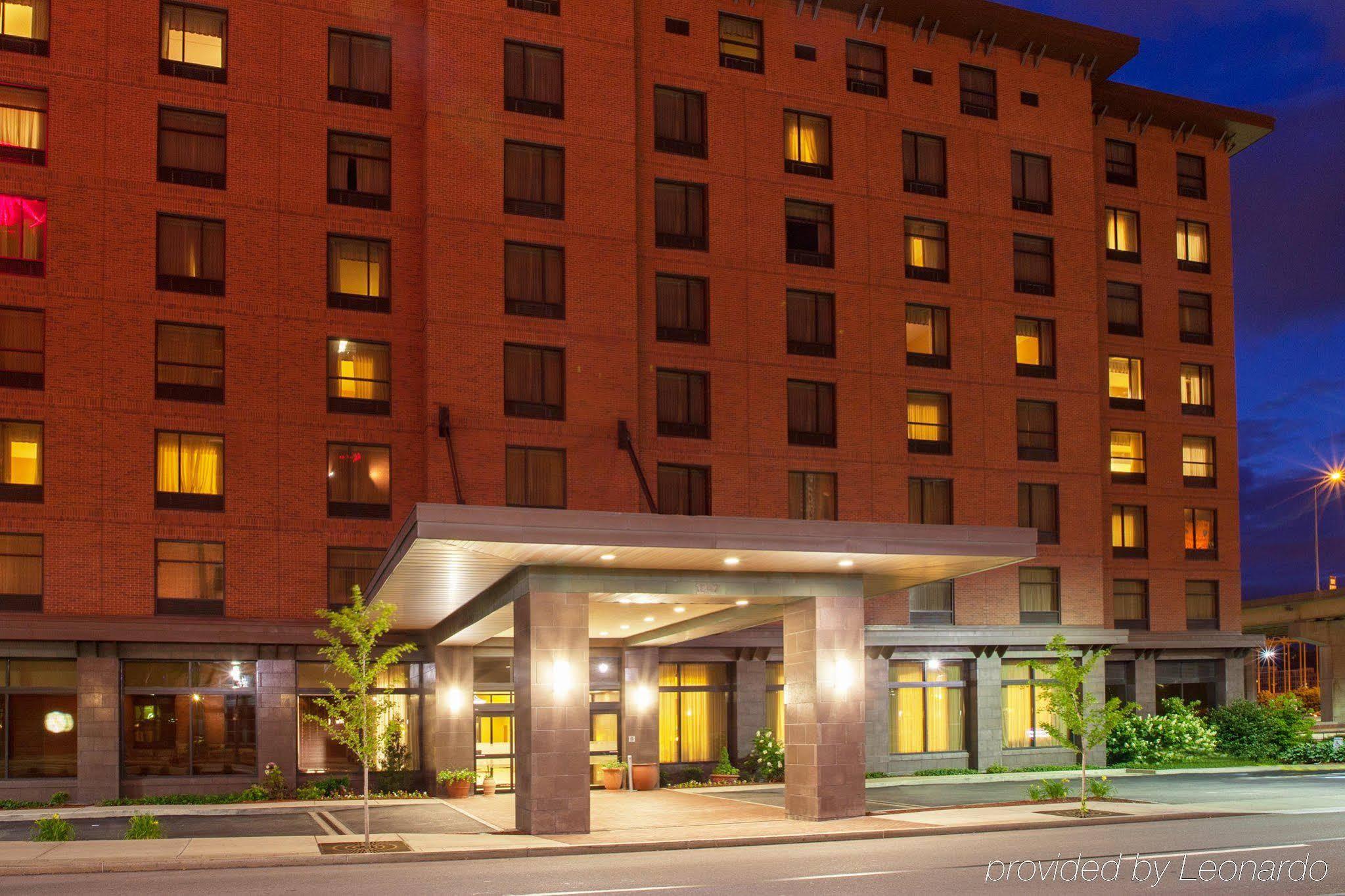 Hampton Inn & Suites Pittsburgh Downtown Экстерьер фото