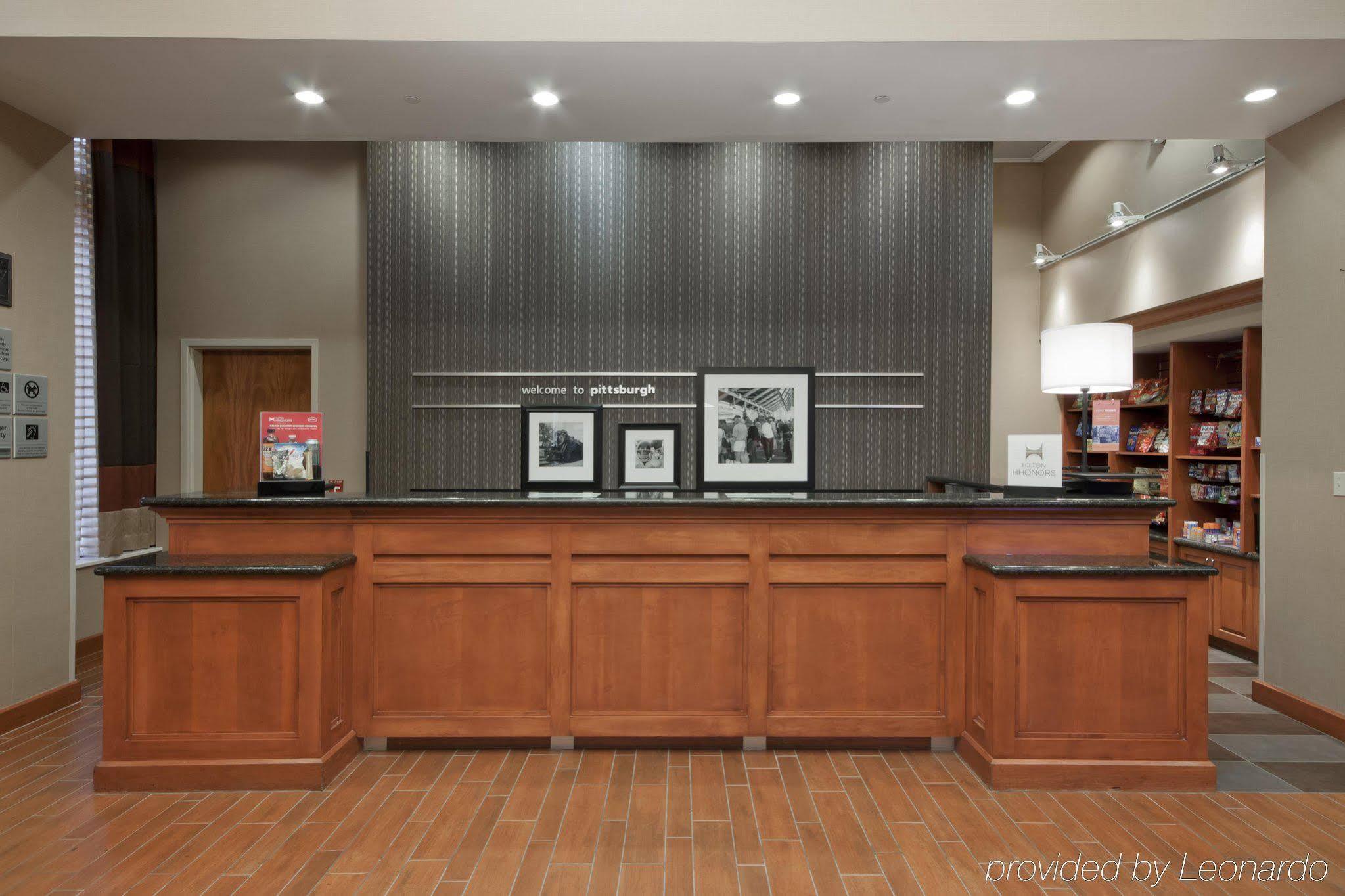 Hampton Inn & Suites Pittsburgh Downtown Экстерьер фото