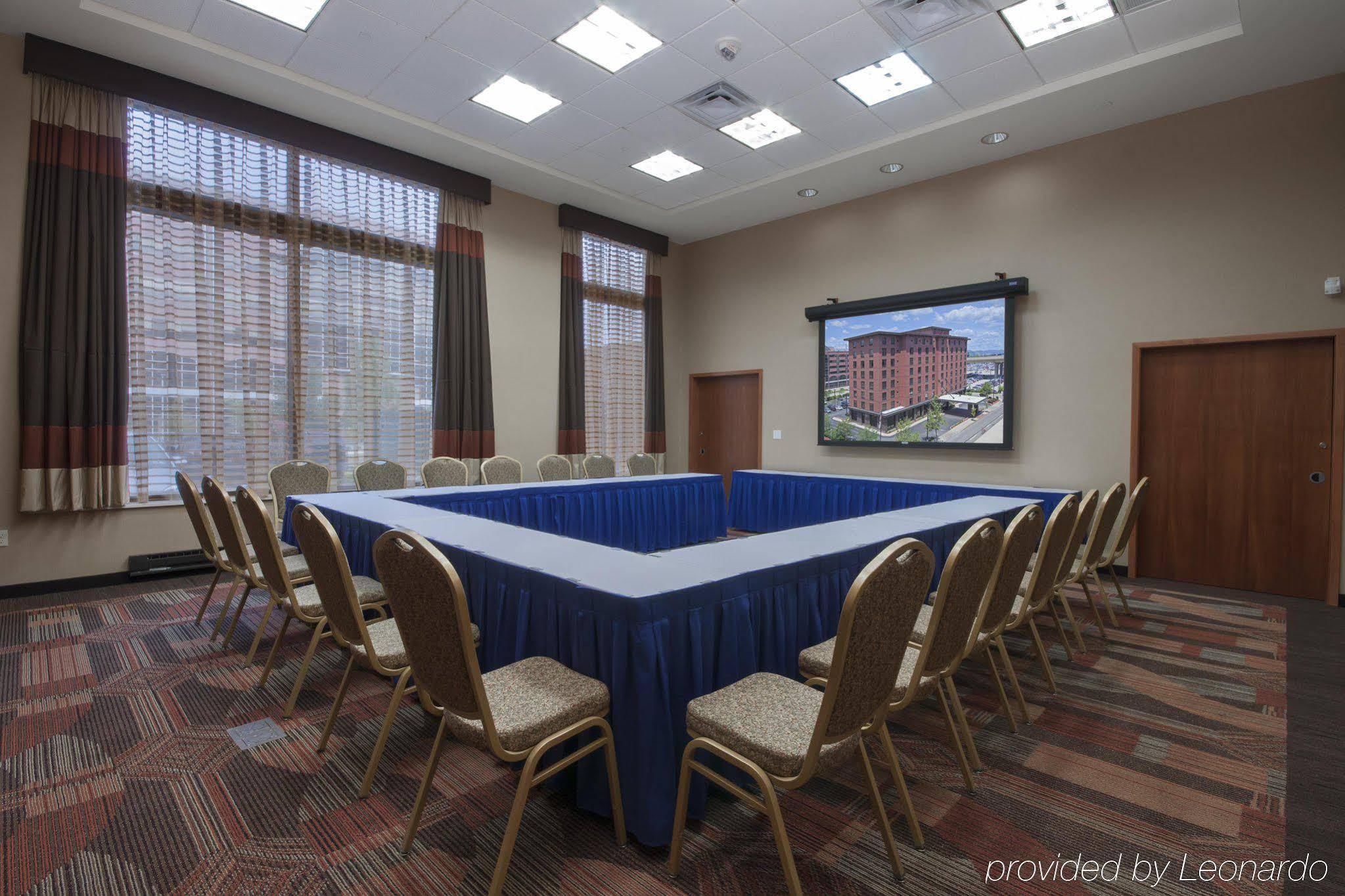 Hampton Inn & Suites Pittsburgh Downtown Экстерьер фото