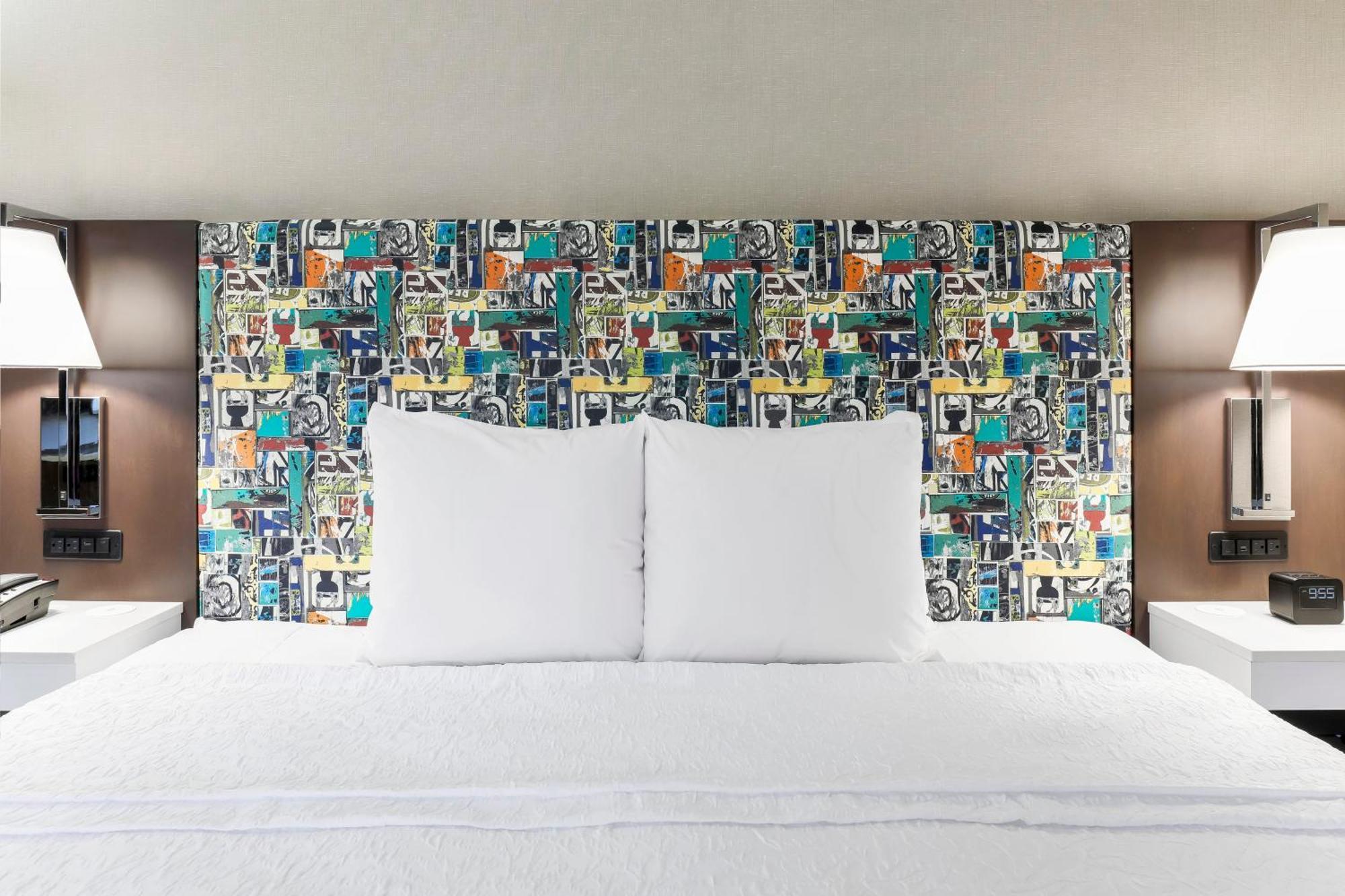 Hampton Inn & Suites Pittsburgh Downtown Экстерьер фото