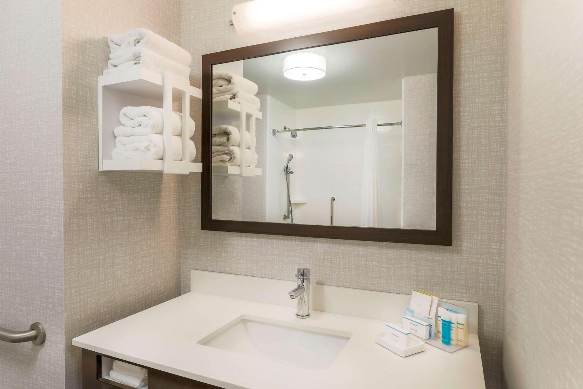 Hampton Inn & Suites Pittsburgh Downtown Экстерьер фото