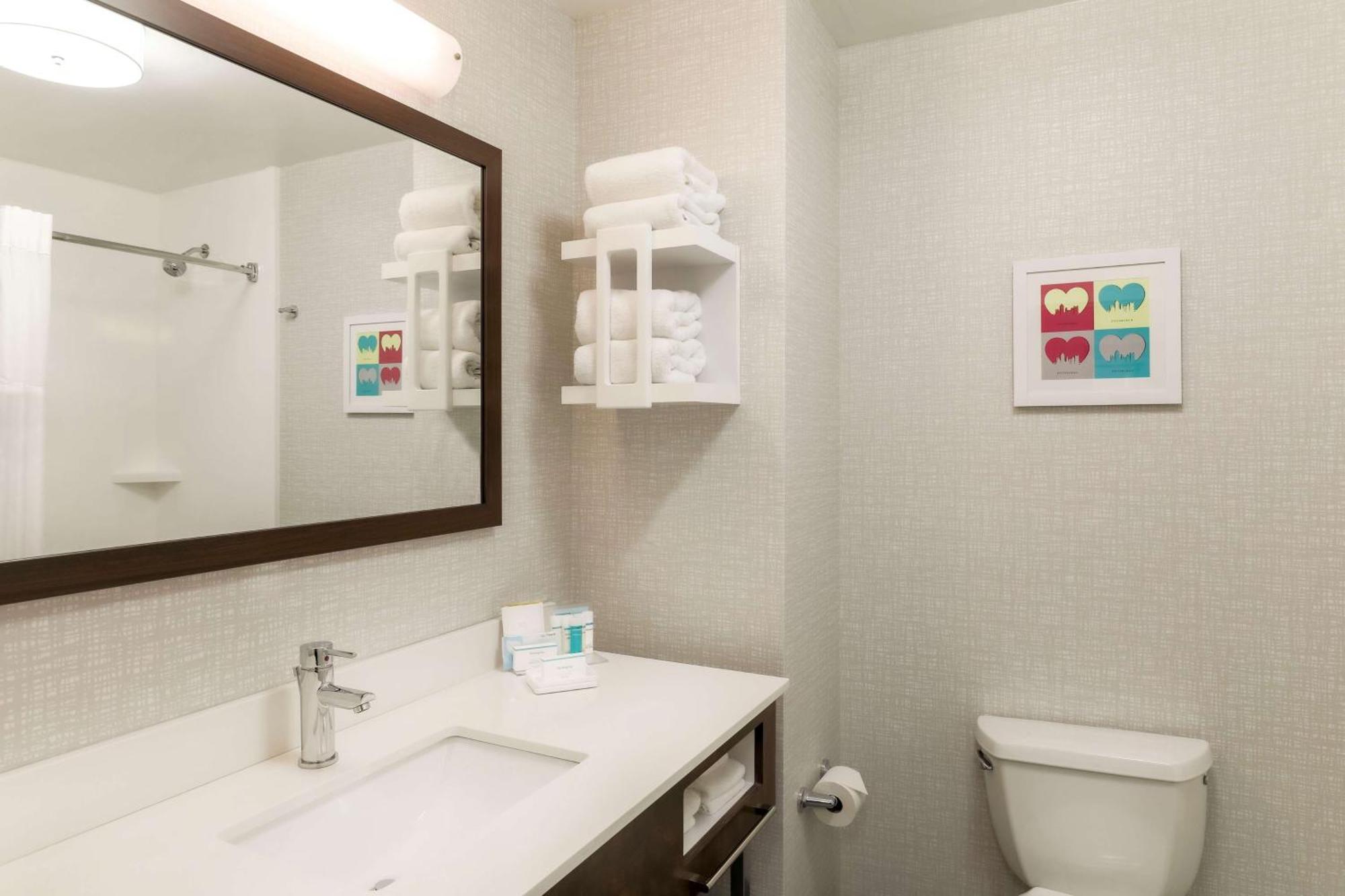 Hampton Inn & Suites Pittsburgh Downtown Экстерьер фото