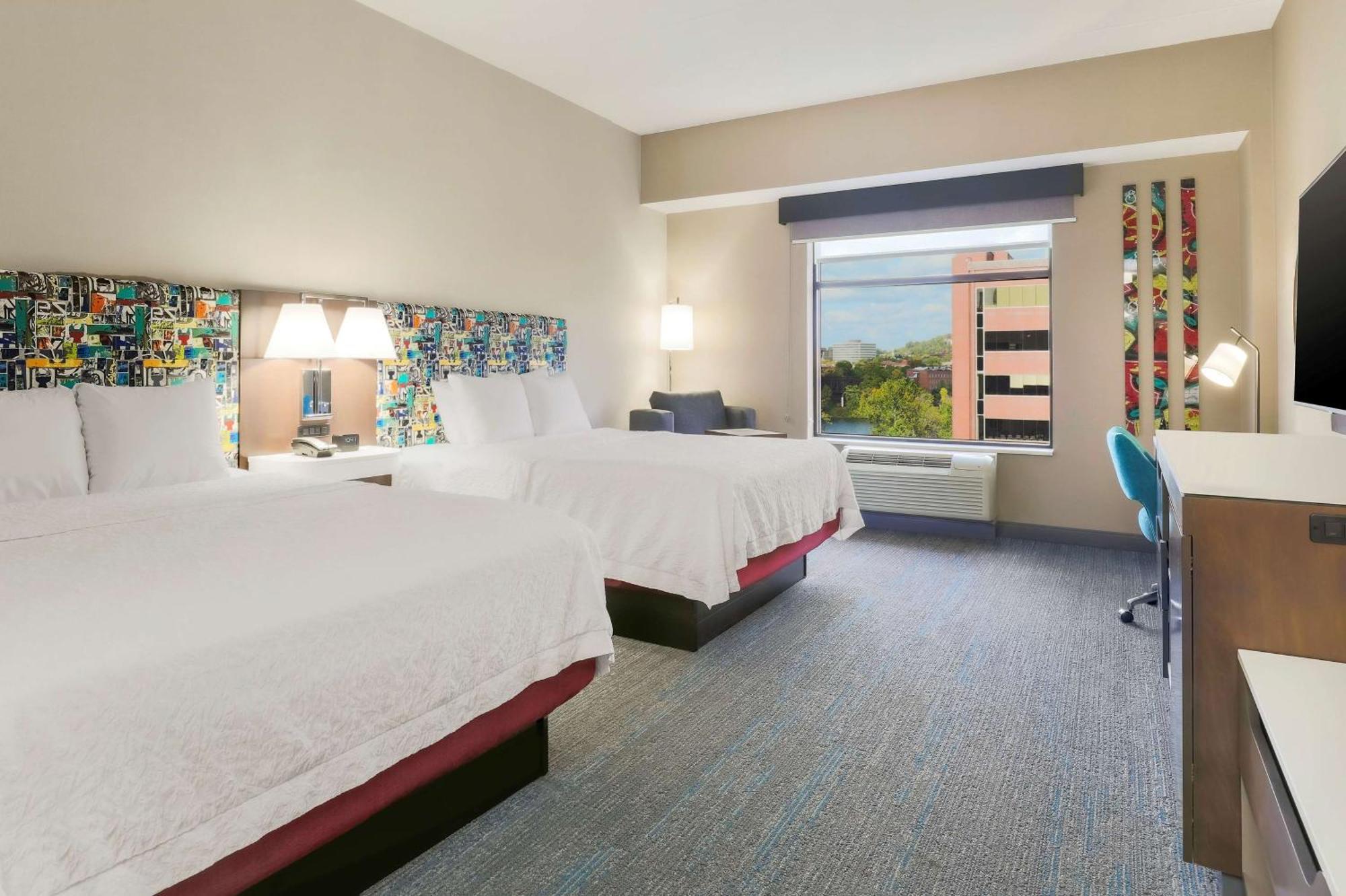 Hampton Inn & Suites Pittsburgh Downtown Экстерьер фото
