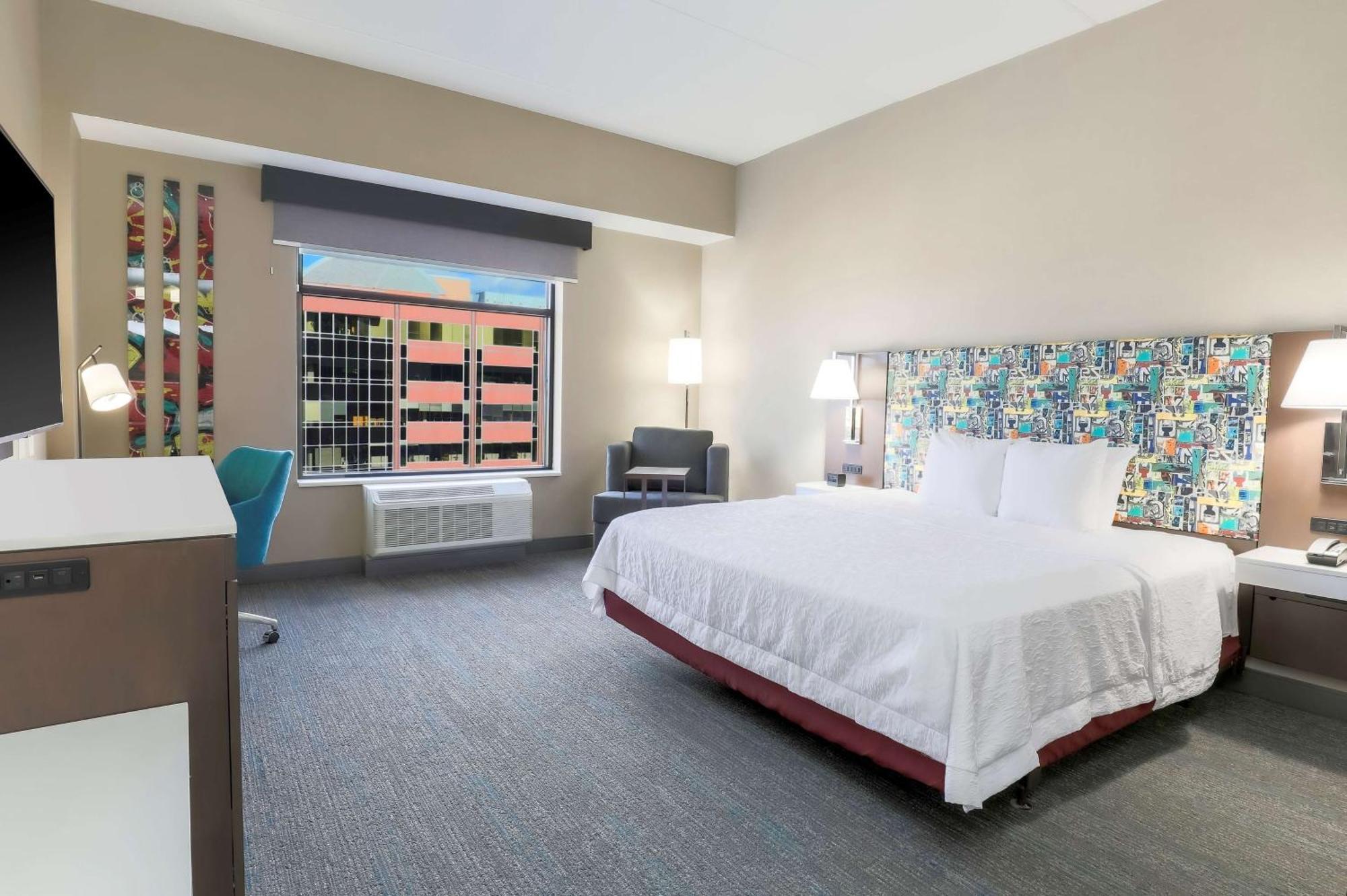 Hampton Inn & Suites Pittsburgh Downtown Экстерьер фото