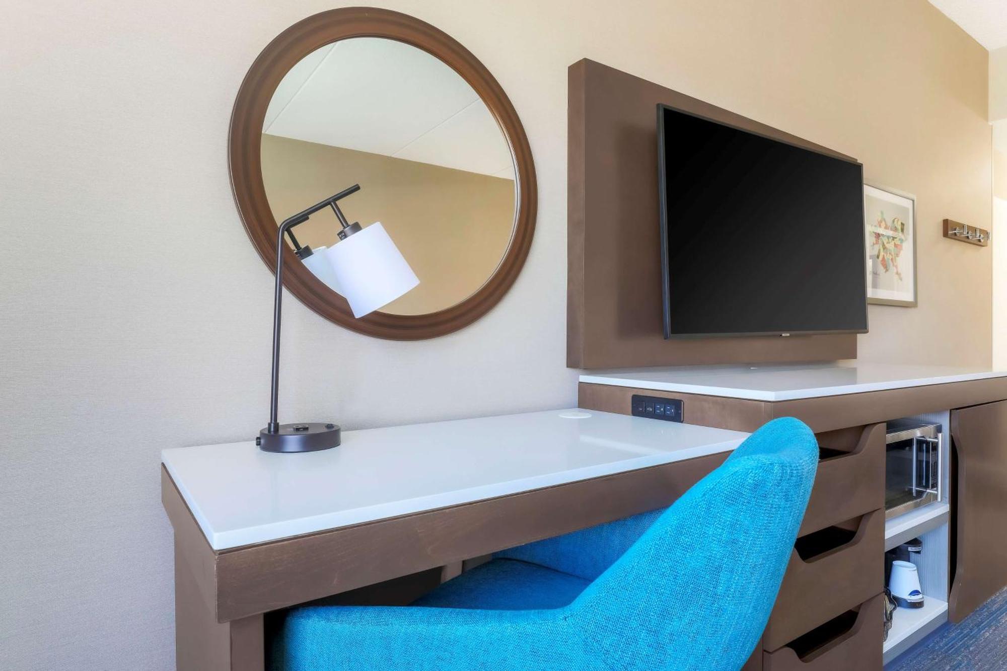 Hampton Inn & Suites Pittsburgh Downtown Экстерьер фото