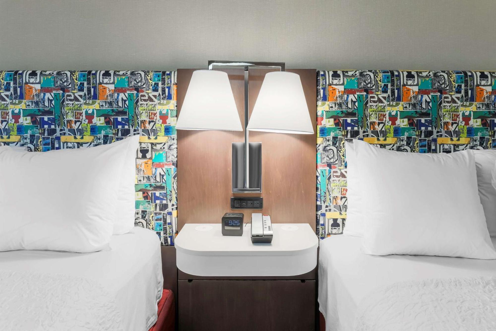 Hampton Inn & Suites Pittsburgh Downtown Экстерьер фото