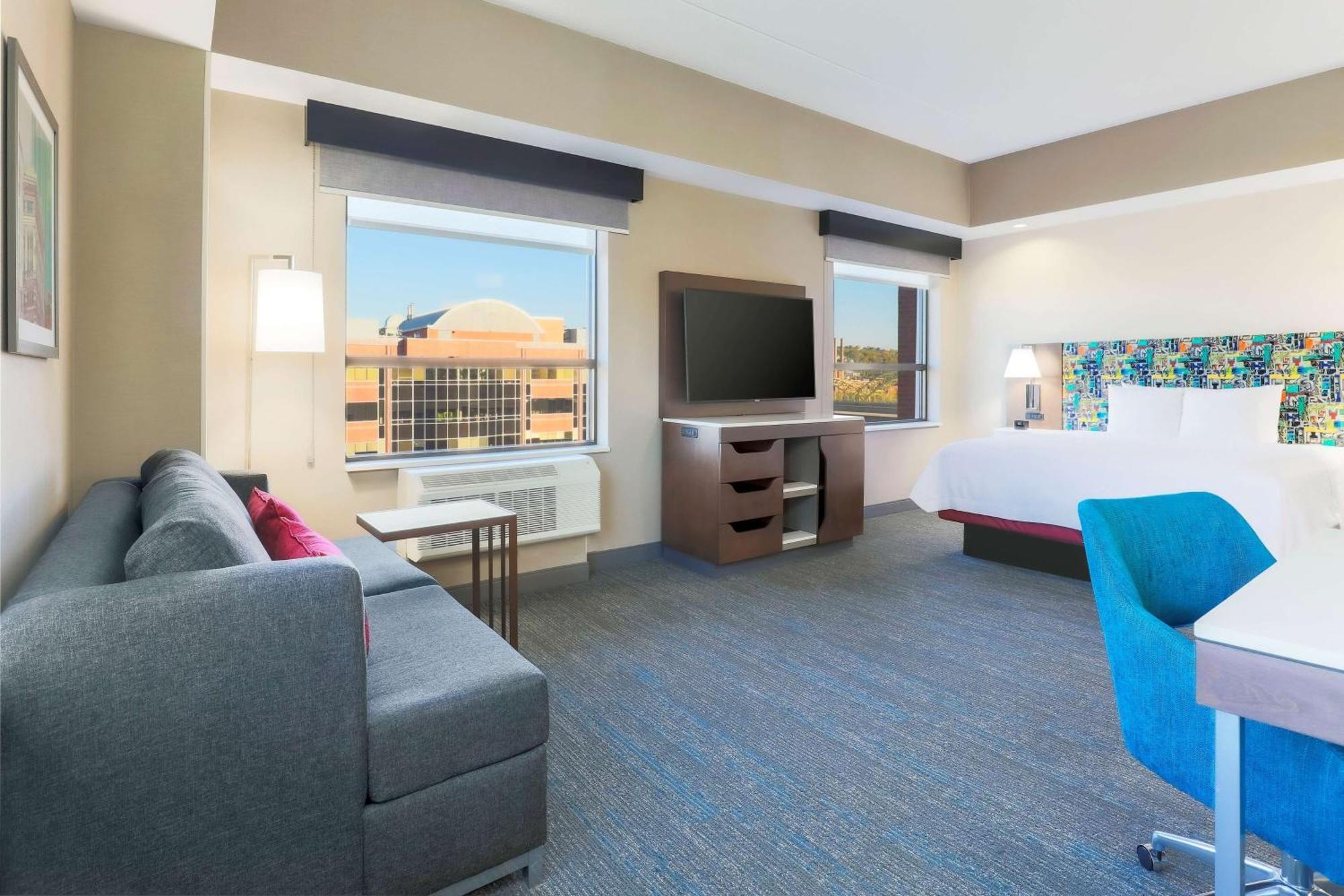 Hampton Inn & Suites Pittsburgh Downtown Экстерьер фото