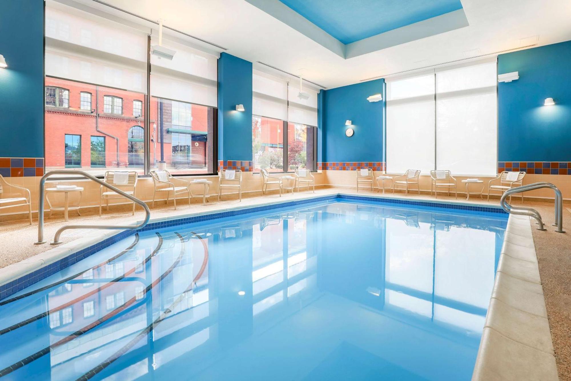 Hampton Inn & Suites Pittsburgh Downtown Экстерьер фото