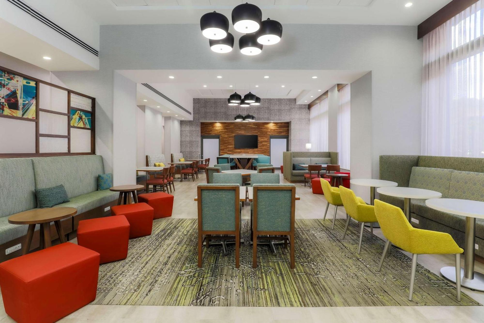 Hampton Inn & Suites Pittsburgh Downtown Экстерьер фото