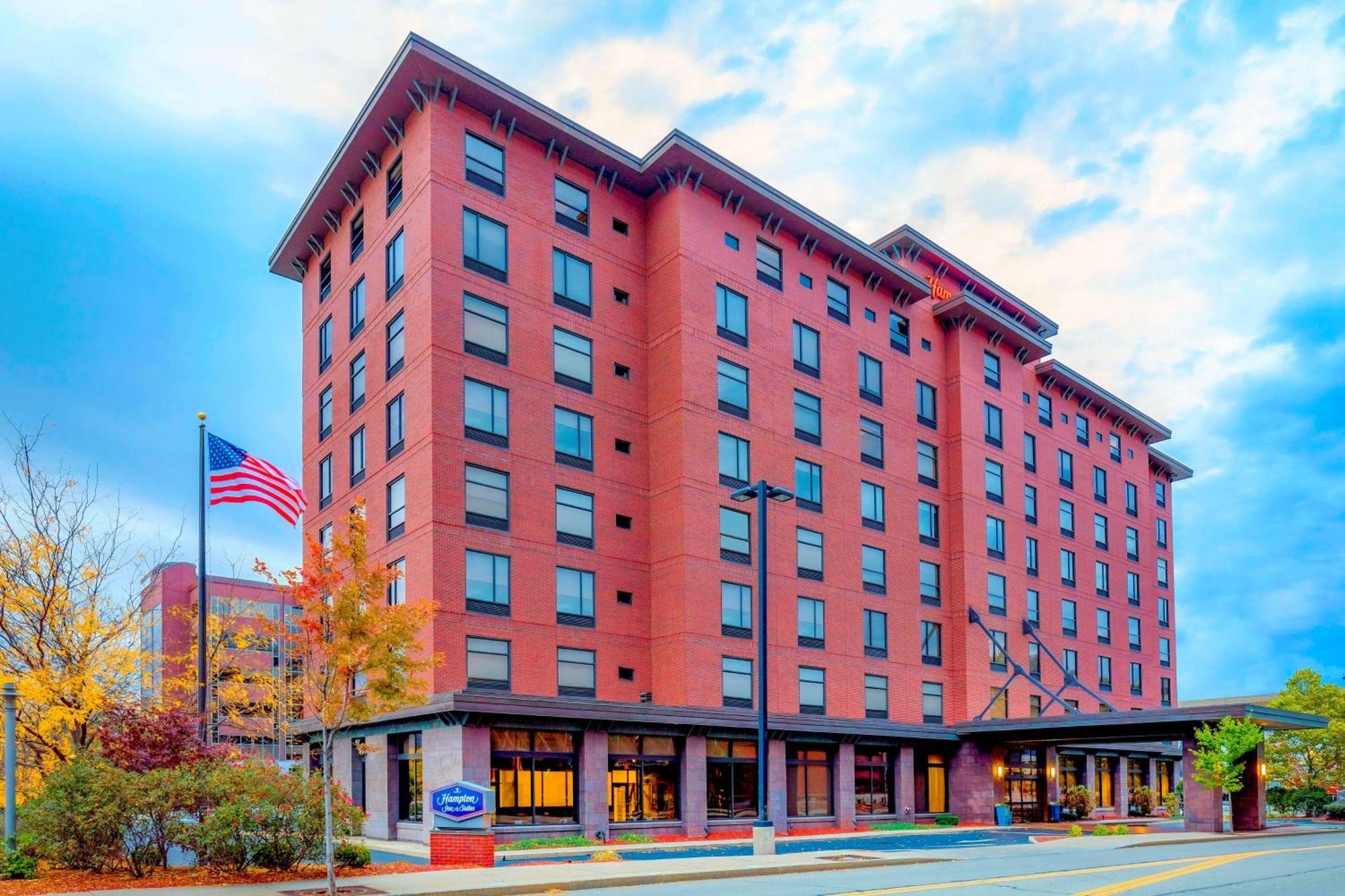 Hampton Inn & Suites Pittsburgh Downtown Экстерьер фото