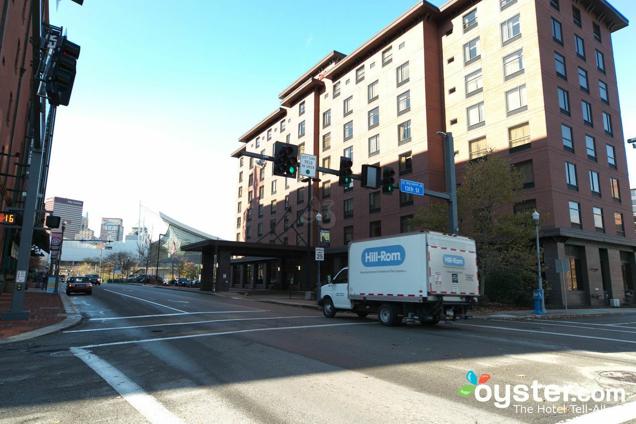 Hampton Inn & Suites Pittsburgh Downtown Экстерьер фото