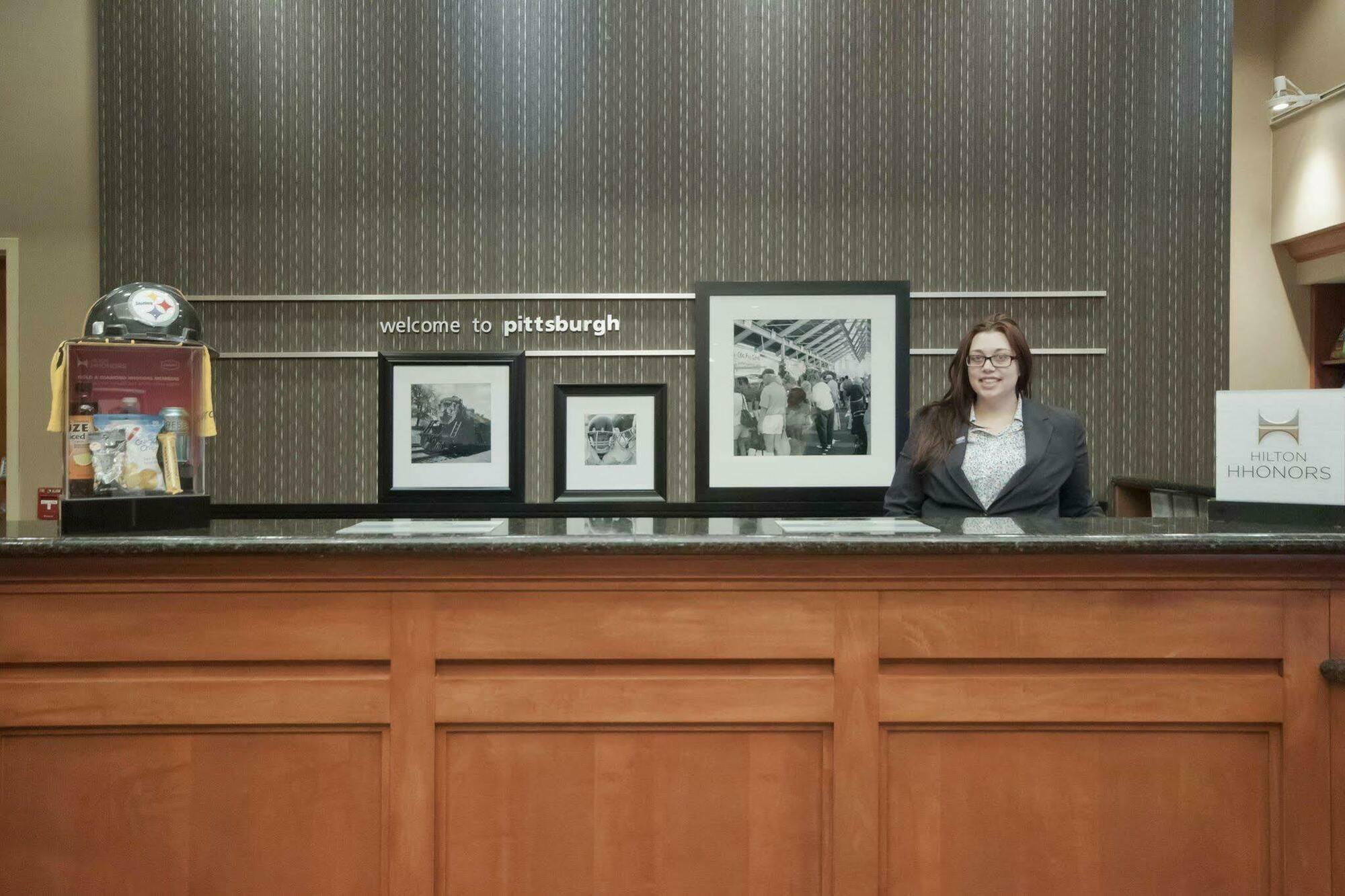 Hampton Inn & Suites Pittsburgh Downtown Экстерьер фото